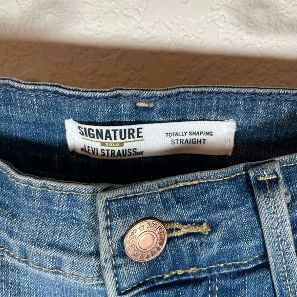 Signature Levi Strauss Straight Fit Totally Shaping Denim Jeans - Picture 5 of 8